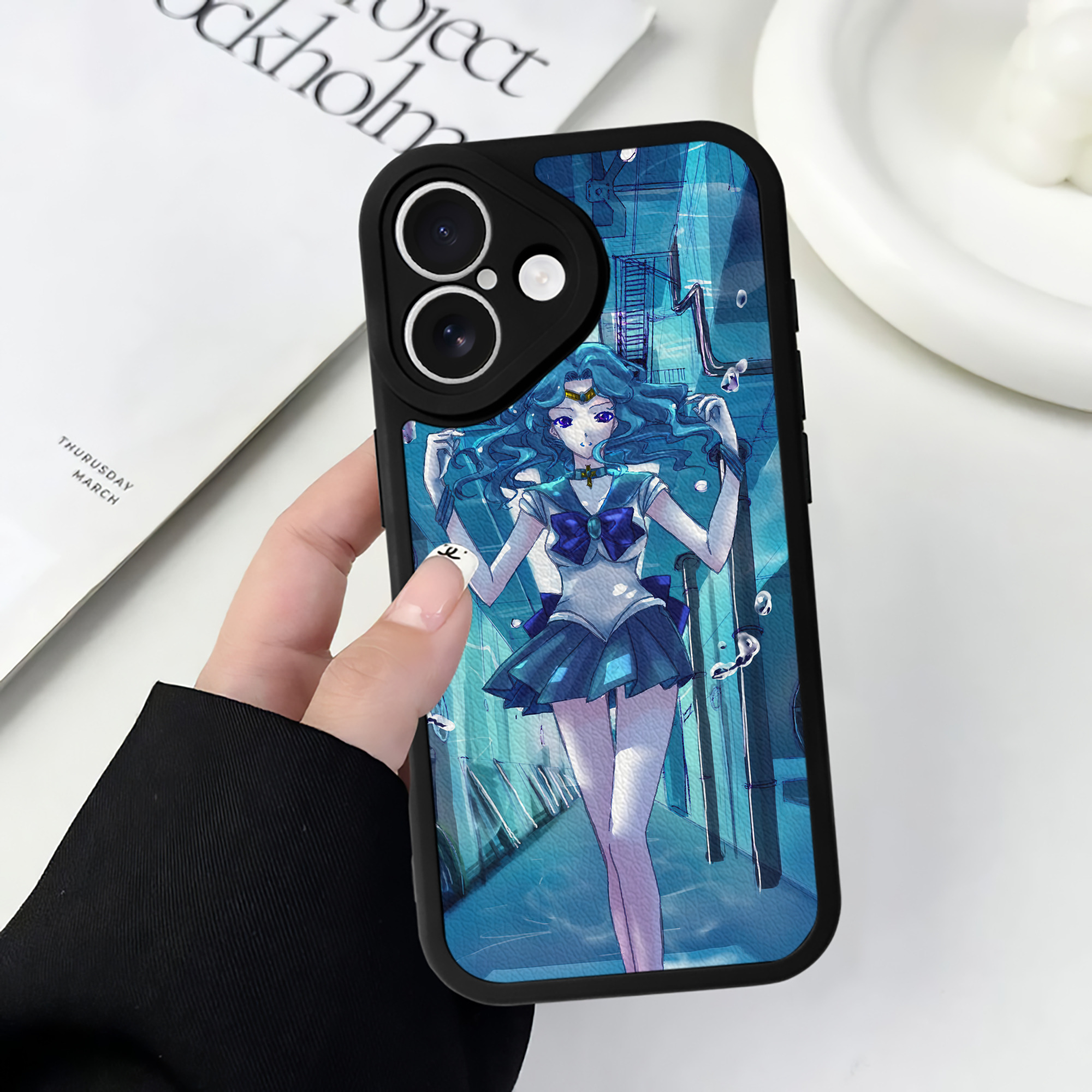 （画像用） 美少女戦士セーラームーン Sailor Moon 【iPhone 16シリーズ対応】シリコンスマホケース（レザー調） 材質：シリコン